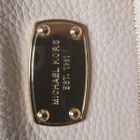 Michael Kors Jet Set Travel Medium Pink Crossbody Bag - Picture 2 of 13